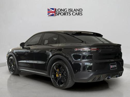 Jet Black Metallic 2022 Porsche Cayenne Turbo GT