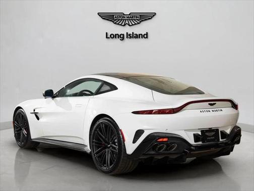 2025 Aston Martin Vantage Base