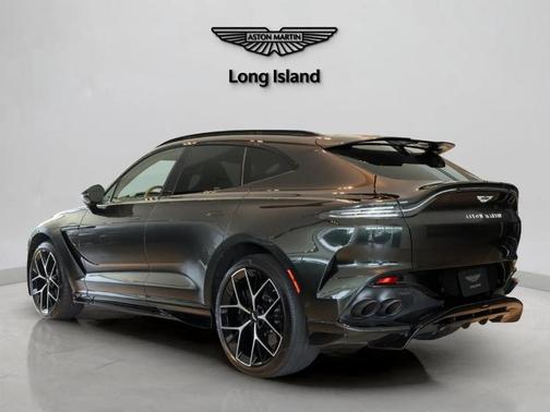 Minotaur Green 2024 Aston Martin DBX Base