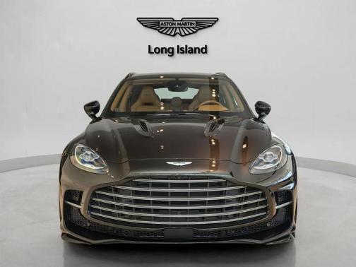 Minotaur Green 2024 Aston Martin DBX Base
