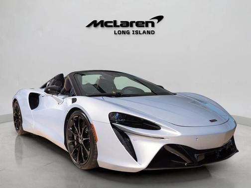 2026 McLaren Artura 