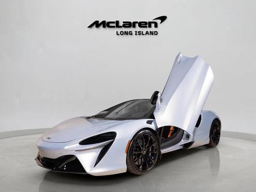 2026 McLaren Artura 