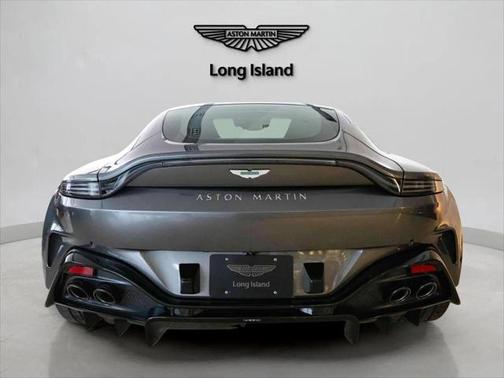 2025 Aston Martin Vantage Base