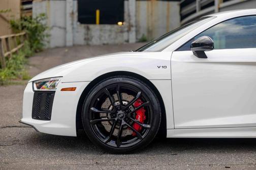 Ibis White 2018 Audi R8 5.2 V10
