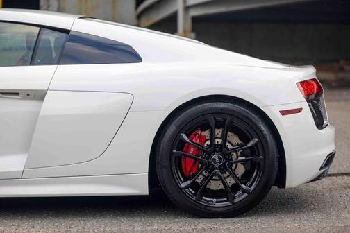 Ibis White 2018 Audi R8 5.2 V10