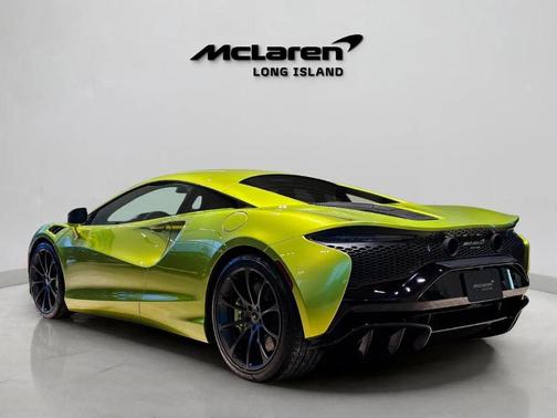 2026 McLaren Artura 