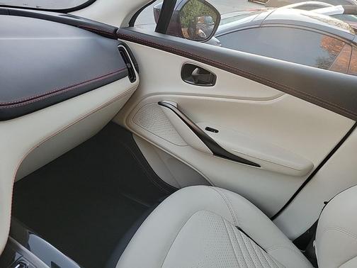 2021 Aston Martin DBX Base