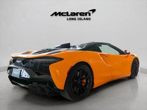 2025 McLaren Artura