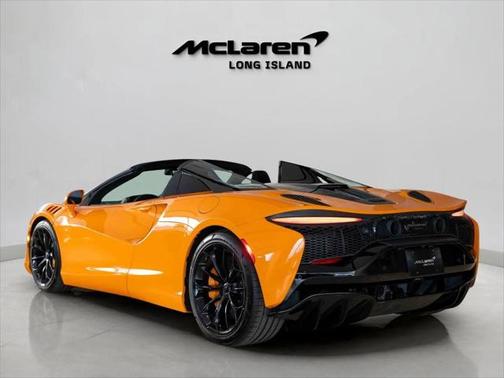 2025 McLaren Artura