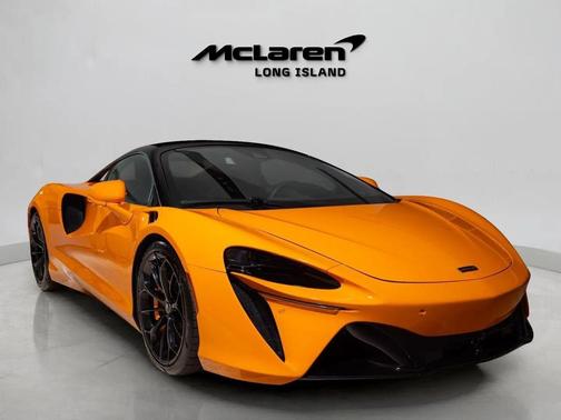 2023 McLaren Artura Performance