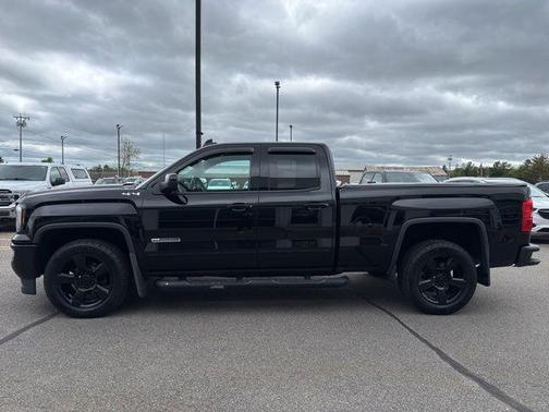 Black 2017 GMC Sierra 1500 SLE