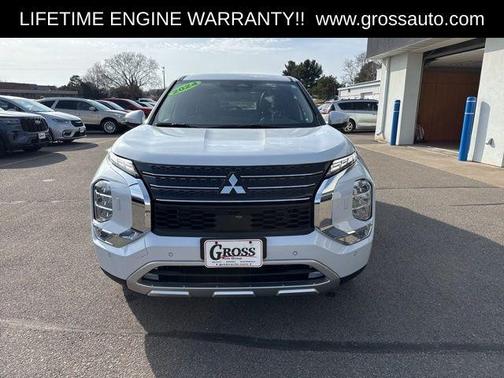 White Diamond 2024 Mitsubishi Outlander SE 2.5 S-AWC