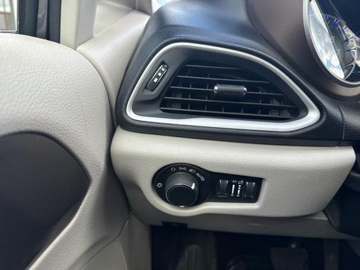 2020 Chrysler Voyager LX
