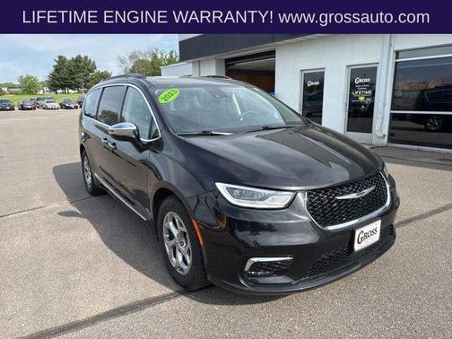 Brilliant Black Crystal Pearlcoat 2023 Chrysler Pacifica Limited