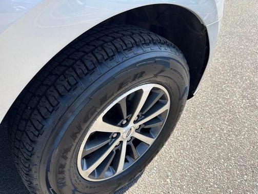 Ingot Silver Metallic 2018 Ford Expedition Max XLT
