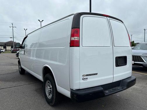 Summit White 2020 Chevrolet Express 2500 Work Van