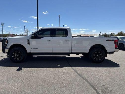 Oxford White 2022 Ford F-350 Lariat