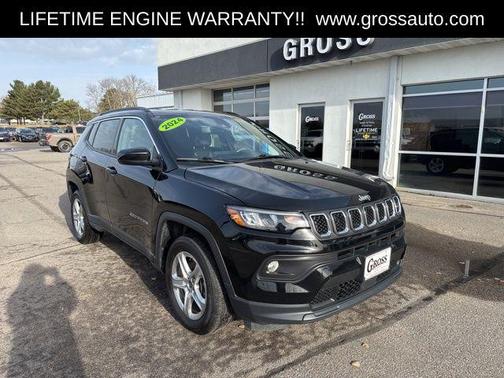 Diamond Black Crystal Pearlcoat 2024 Jeep Compass Latitude