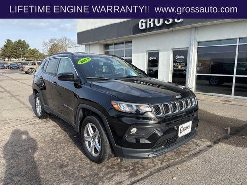 Diamond Black Crystal Pearlcoat 2024 Jeep Compass Latitude