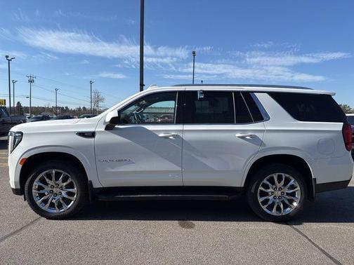 Summit White 2022 GMC Yukon SLE