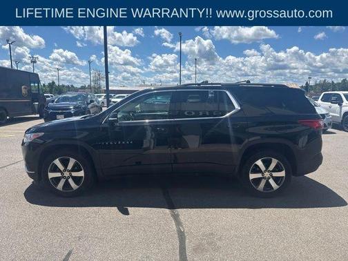 Mosaic Black Metallic 2021 Chevrolet Traverse LT Leather