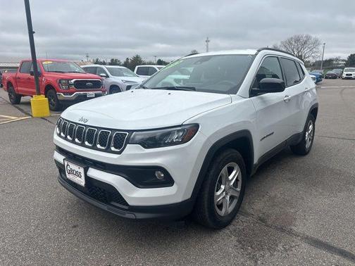 Bright White Clearcoat 2024 Jeep Compass Latitude