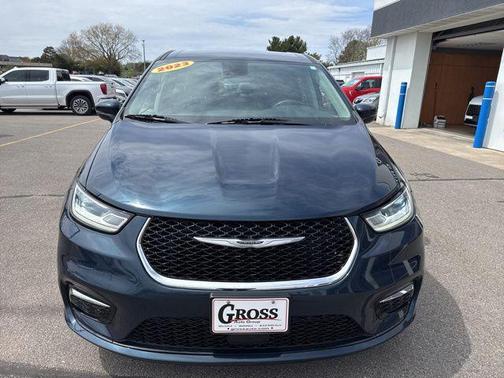 Fathom Blue Pearlcoat 2023 Chrysler Pacifica Touring L