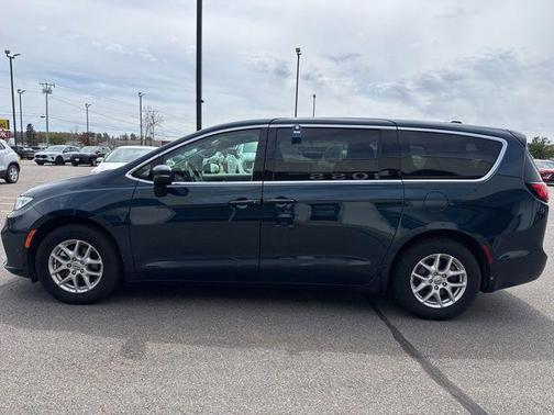 Fathom Blue Pearlcoat 2023 Chrysler Pacifica Touring L
