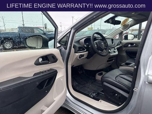 Silver Mist Clearcoat 2023 Chrysler Pacifica Touring L