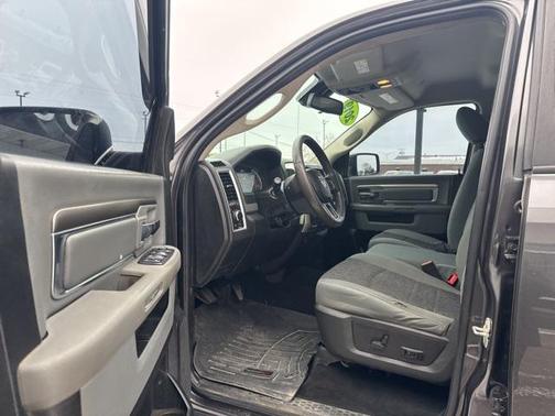 2019 RAM 1500 SLT