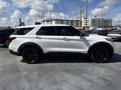 2022 Ford Explorer ST