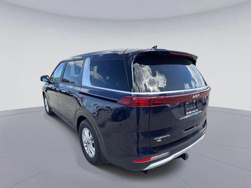 2023 Kia Carnival LX