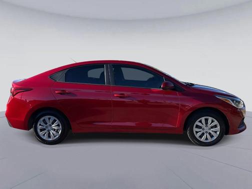 2022 Hyundai Accent SE