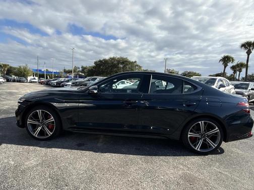 2025 Genesis G70 2.5T