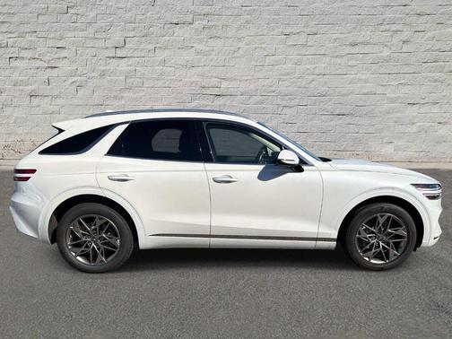 Uyuni White 2025 Genesis GV70 2.5T