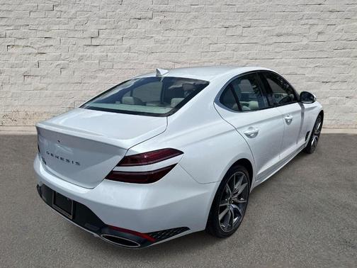 Uyuni White 2026 Genesis G70 2.5T