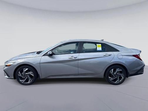 Metal 2025 Hyundai ELANTRA HEV SEL