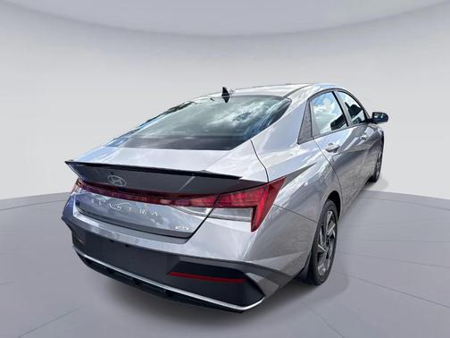 Metal 2025 Hyundai ELANTRA HEV SEL