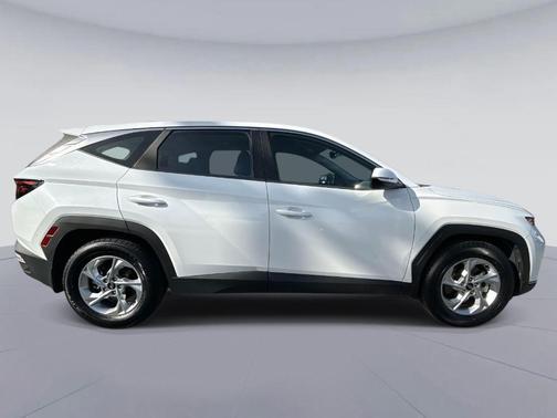 2022 Hyundai TUCSON SE