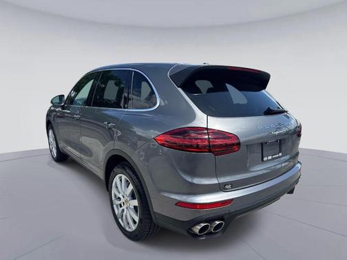 Meteor Gray Metallic 2016 Porsche Cayenne S