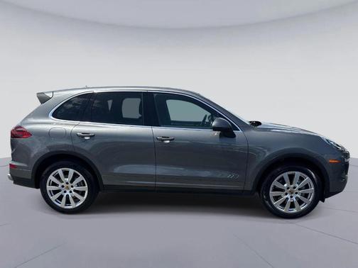 Meteor Gray Metallic 2016 Porsche Cayenne S