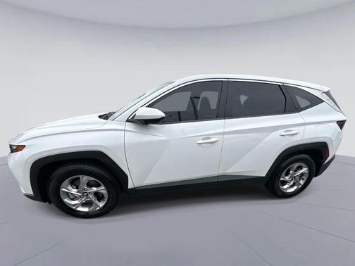 2022 Hyundai TUCSON SE
