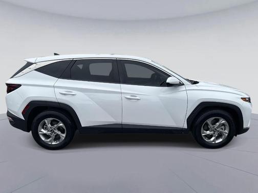2022 Hyundai TUCSON SE