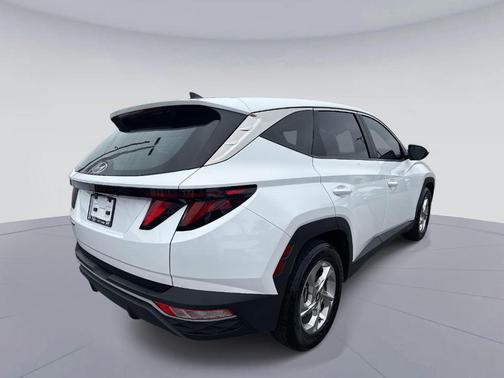 2022 Hyundai TUCSON SE