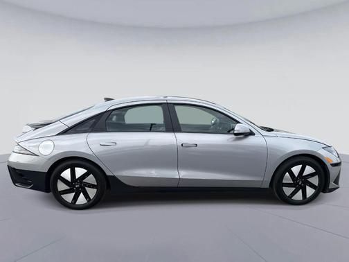 2023 Hyundai IONIQ 6 SE Standard Range