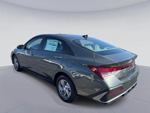 Amazon Gray 2026 Hyundai ELANTRA SE