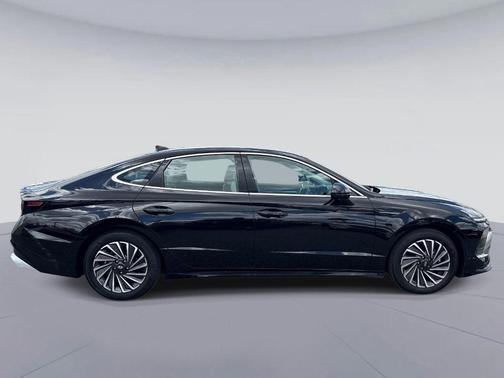 Black 2025 Hyundai SONATA Hybrid SEL