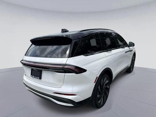 White Platinum Tri-Coat Metallic 2025 Lincoln Nautilus Reserve