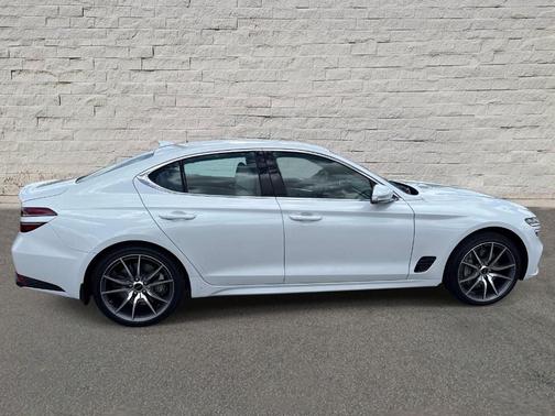 Uyuni White 2026 Genesis G70 2.5T