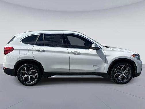 Alpine White 2018 BMW X1 sDrive28i